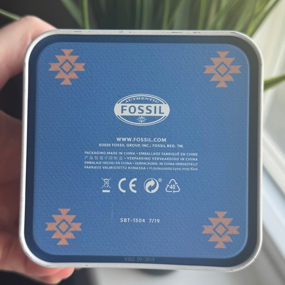 Fossil Women’s Scarlette Quartz Analog & Date Watch - Picture 5 of 14